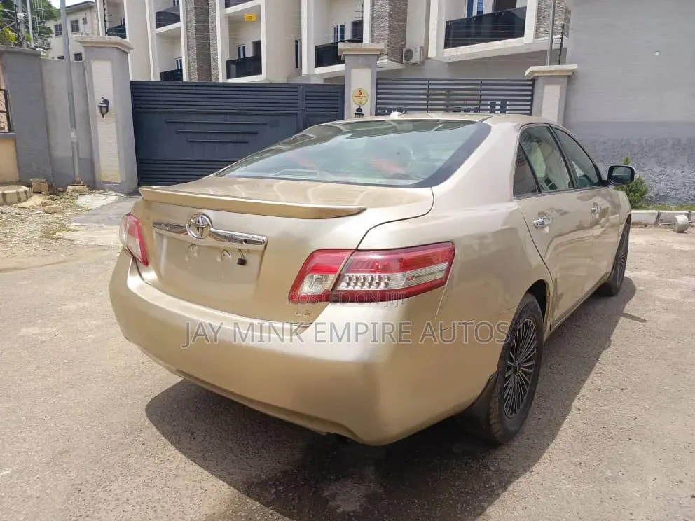 Toyota Camry 2010 Gold