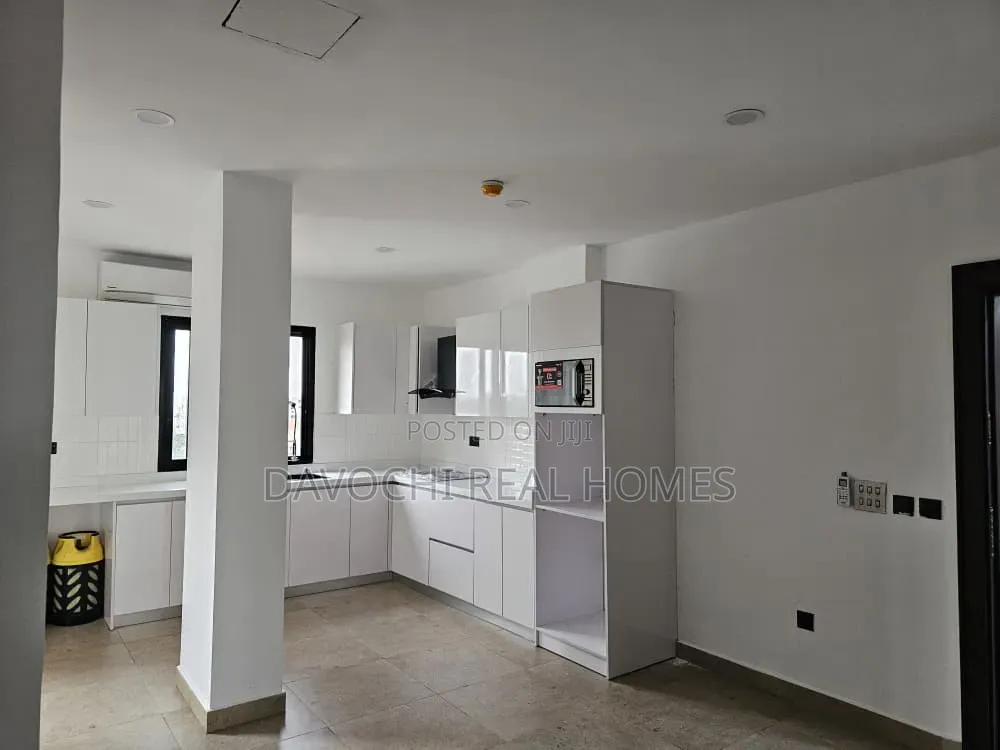 3bdrm Duplex in Banana Island for sale
