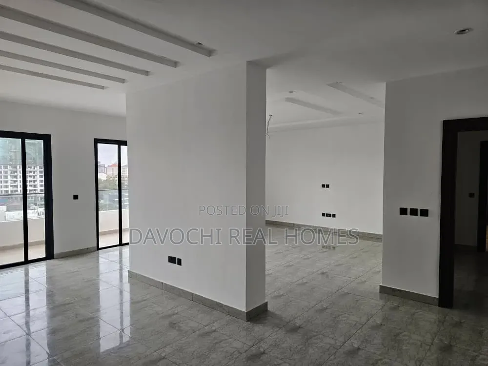 3bdrm Duplex in Banana Island for sale
