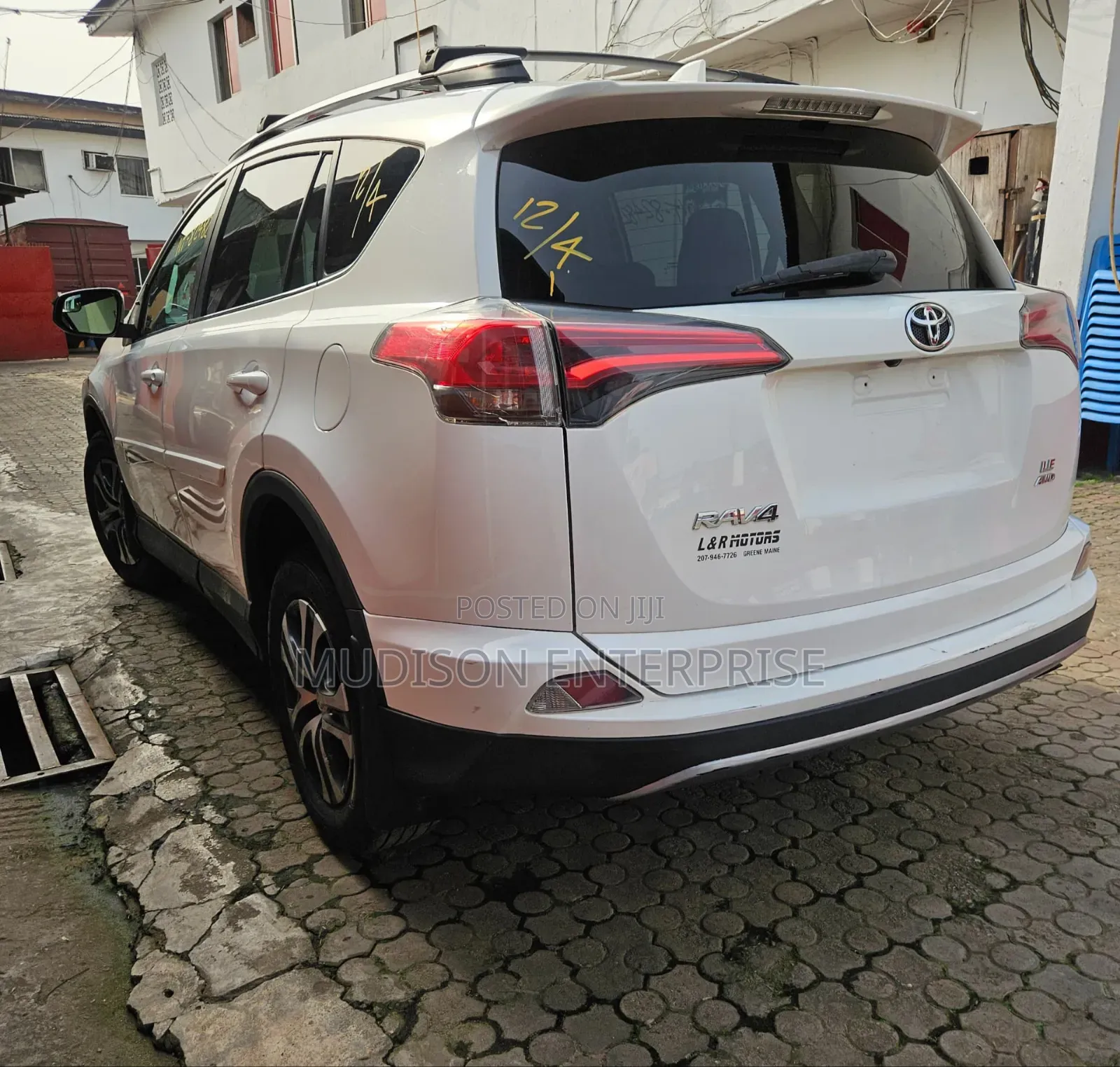 Toyota RAV4 LE FWD (2.5L 4cyl 6A) 2017 White