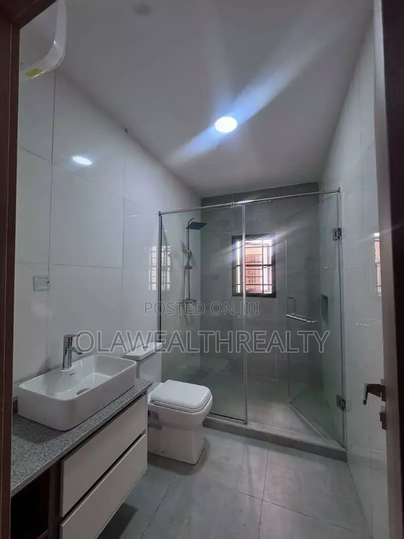 4bdrm Duplex in Guzape District for sale