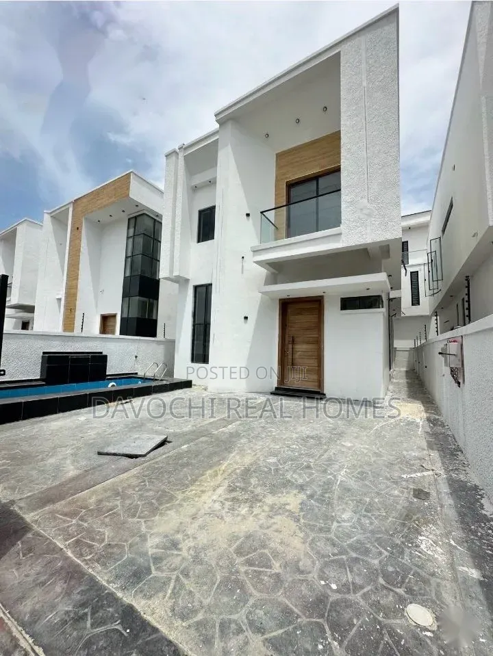 4bdrm Duplex in Chevron for sale