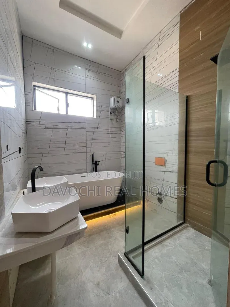 4bdrm Duplex in Chevron for sale
