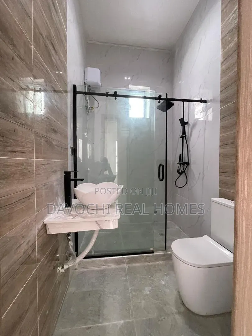 4bdrm Duplex in Chevron for sale