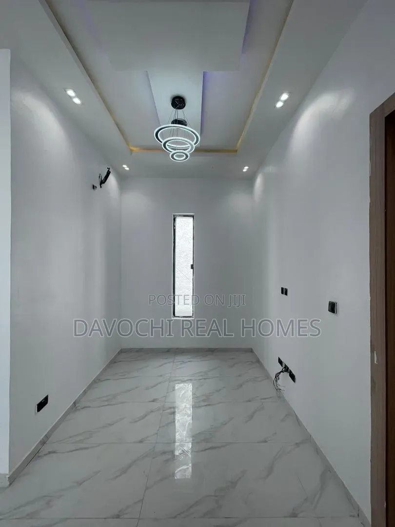 4bdrm Duplex in Chevron for sale