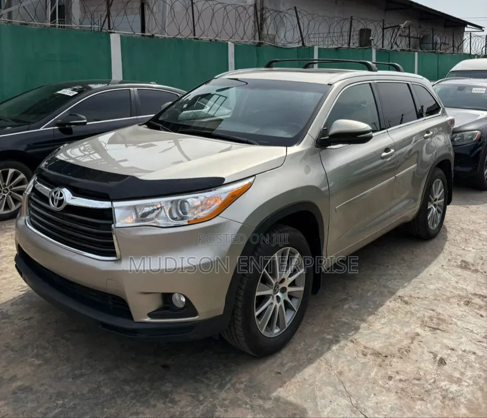 Toyota Highlander Limited V6 4x4 (3.5L 6cyl 6A) 2016 Gold