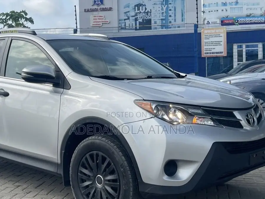 Toyota RAV4 LE 4dr SUV (2.5L 4cyl 6A) 2014 Silver