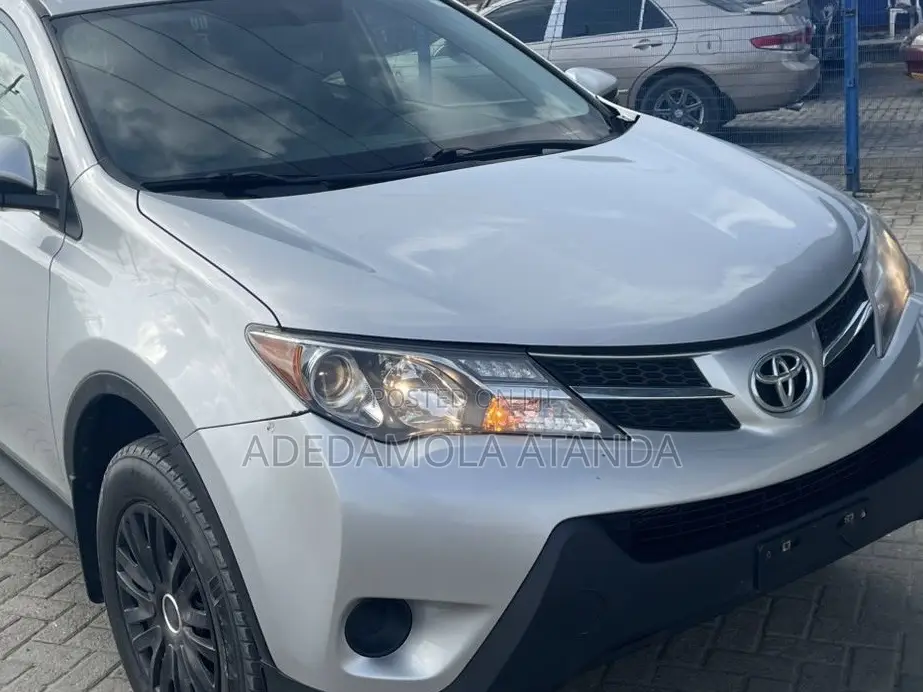 Toyota RAV4 LE 4dr SUV (2.5L 4cyl 6A) 2014 Silver