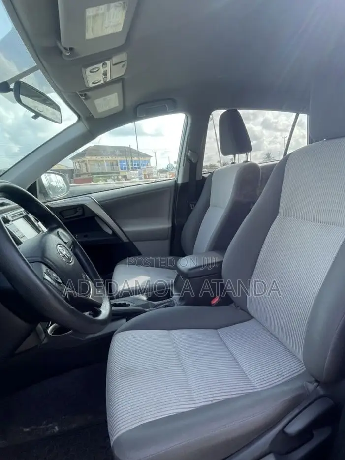 Toyota RAV4 LE 4dr SUV (2.5L 4cyl 6A) 2014 Silver