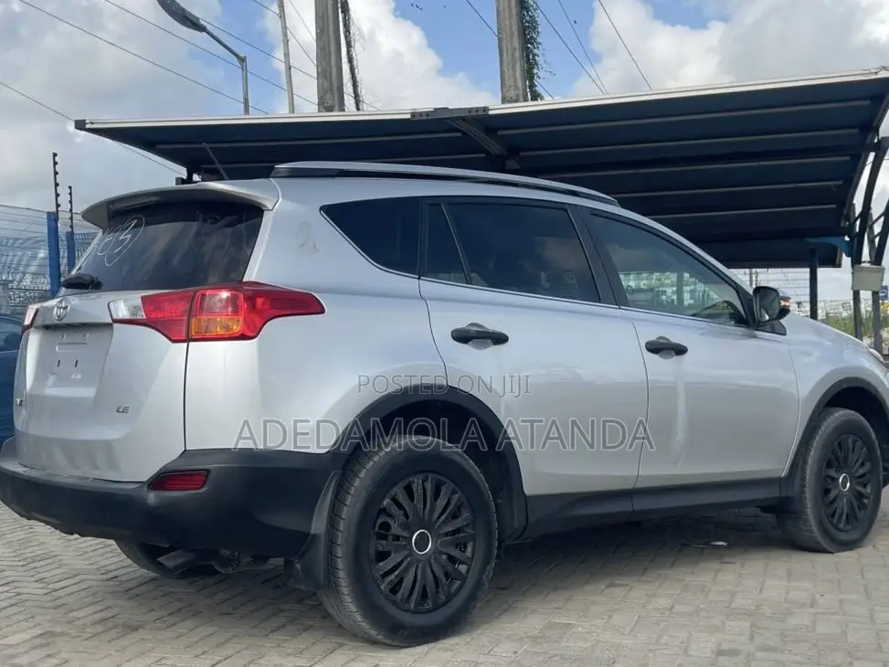 Toyota RAV4 LE 4dr SUV (2.5L 4cyl 6A) 2014 Silver