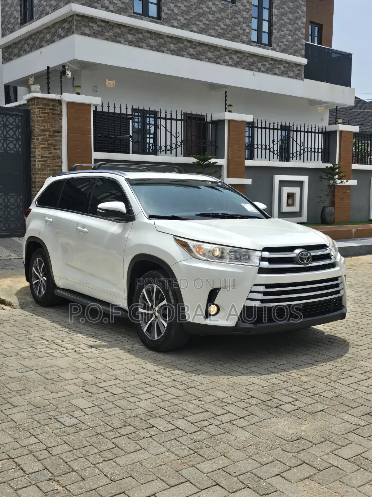 Toyota Highlander XLE 4x4 V6 (3.5L 6cyl 8A) 2017 White