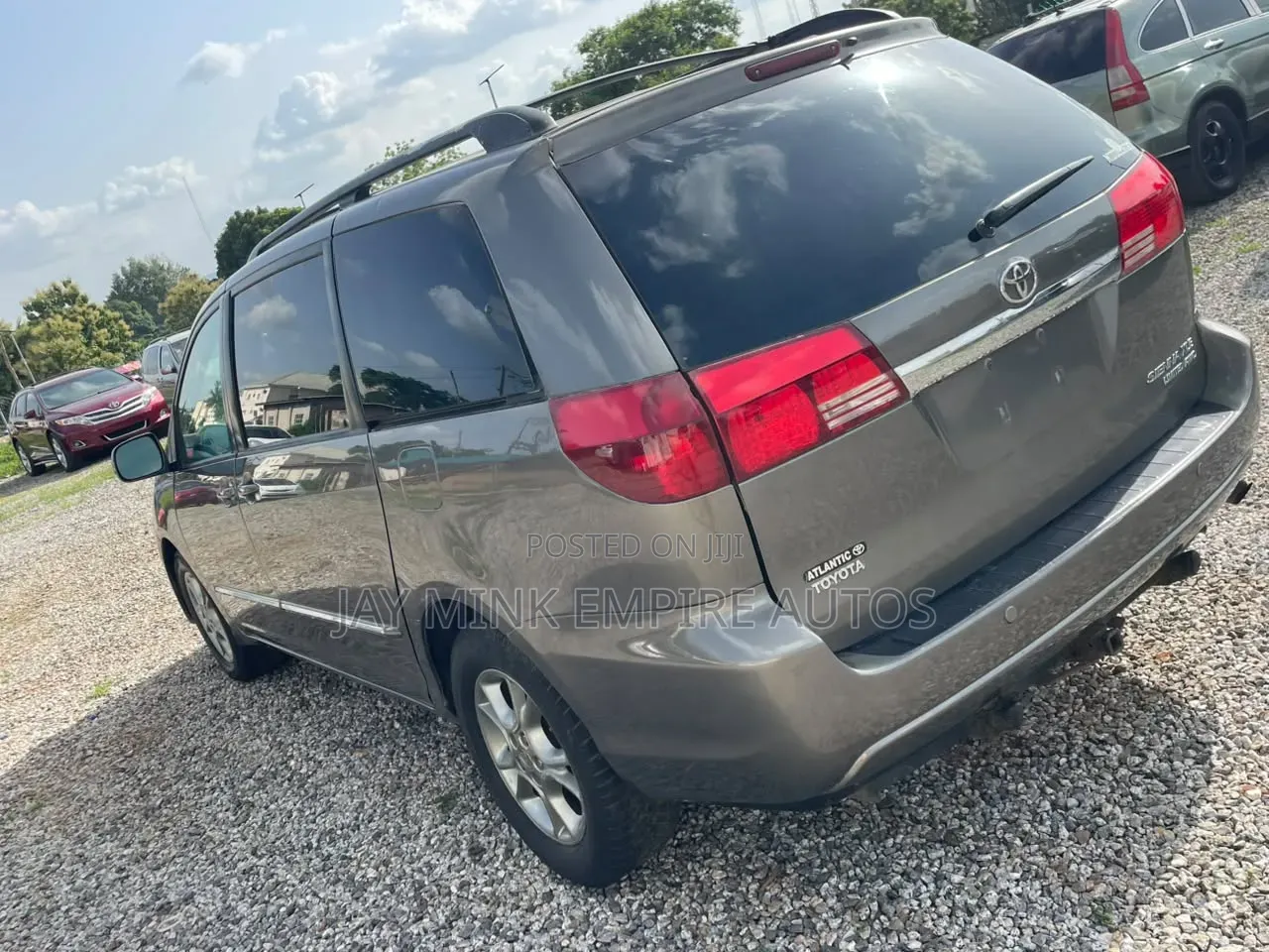 Toyota Sienna 2005 Gray