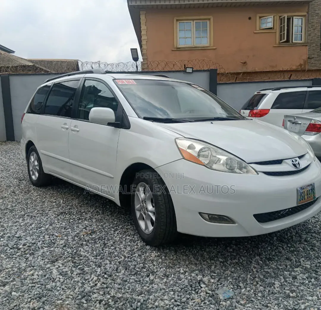 Toyota Sienna XLE Limited 4WD 2008 White