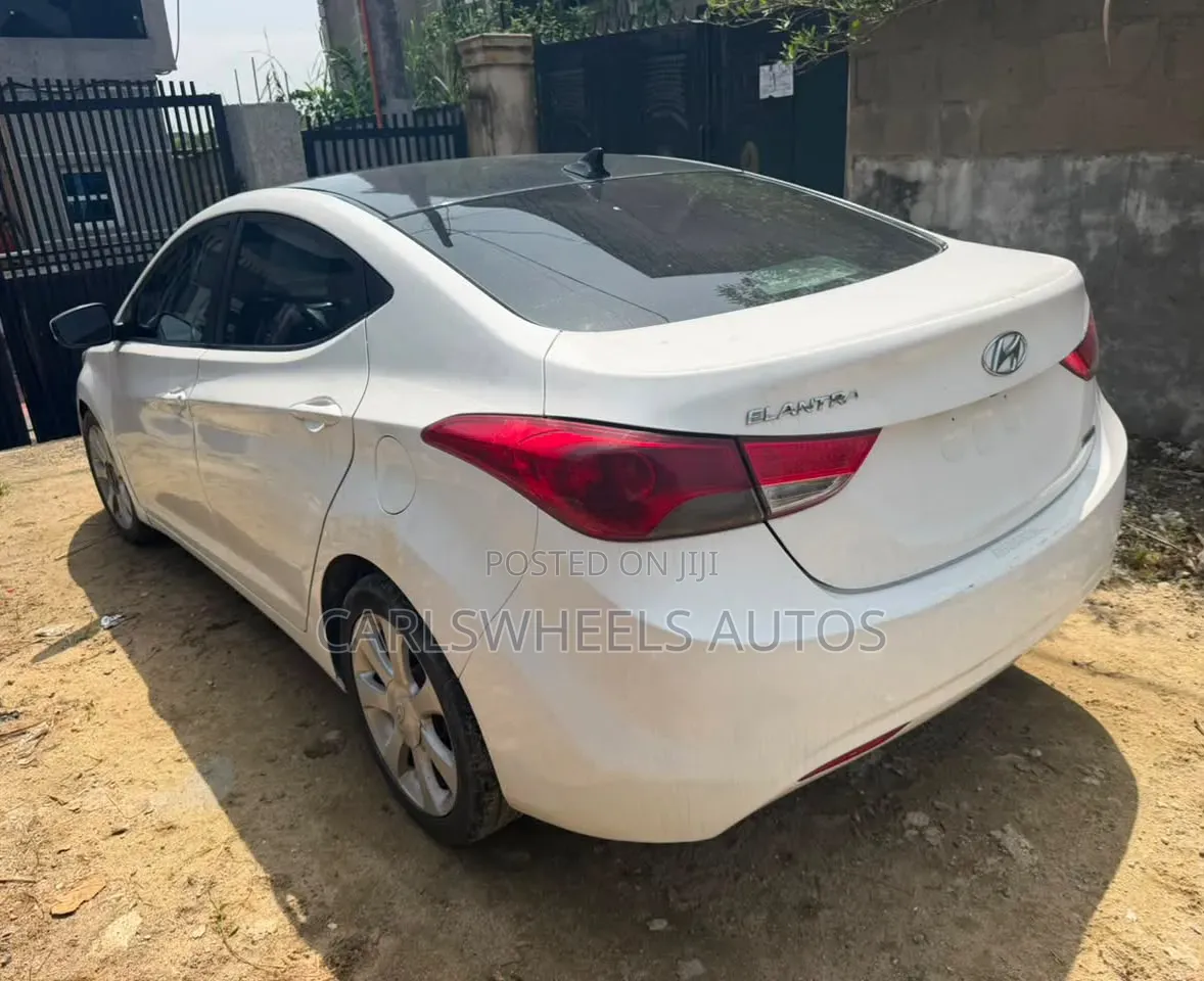 Hyundai Elantra 2012 White