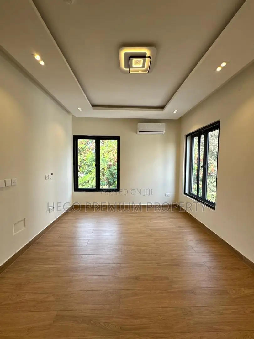 5bdrm Duplex in Banana Island for sale