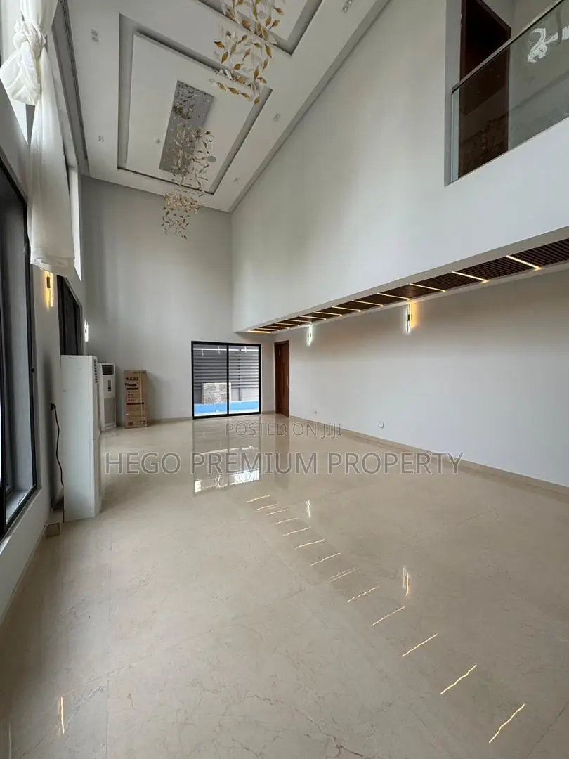5bdrm Duplex in Banana Island for sale