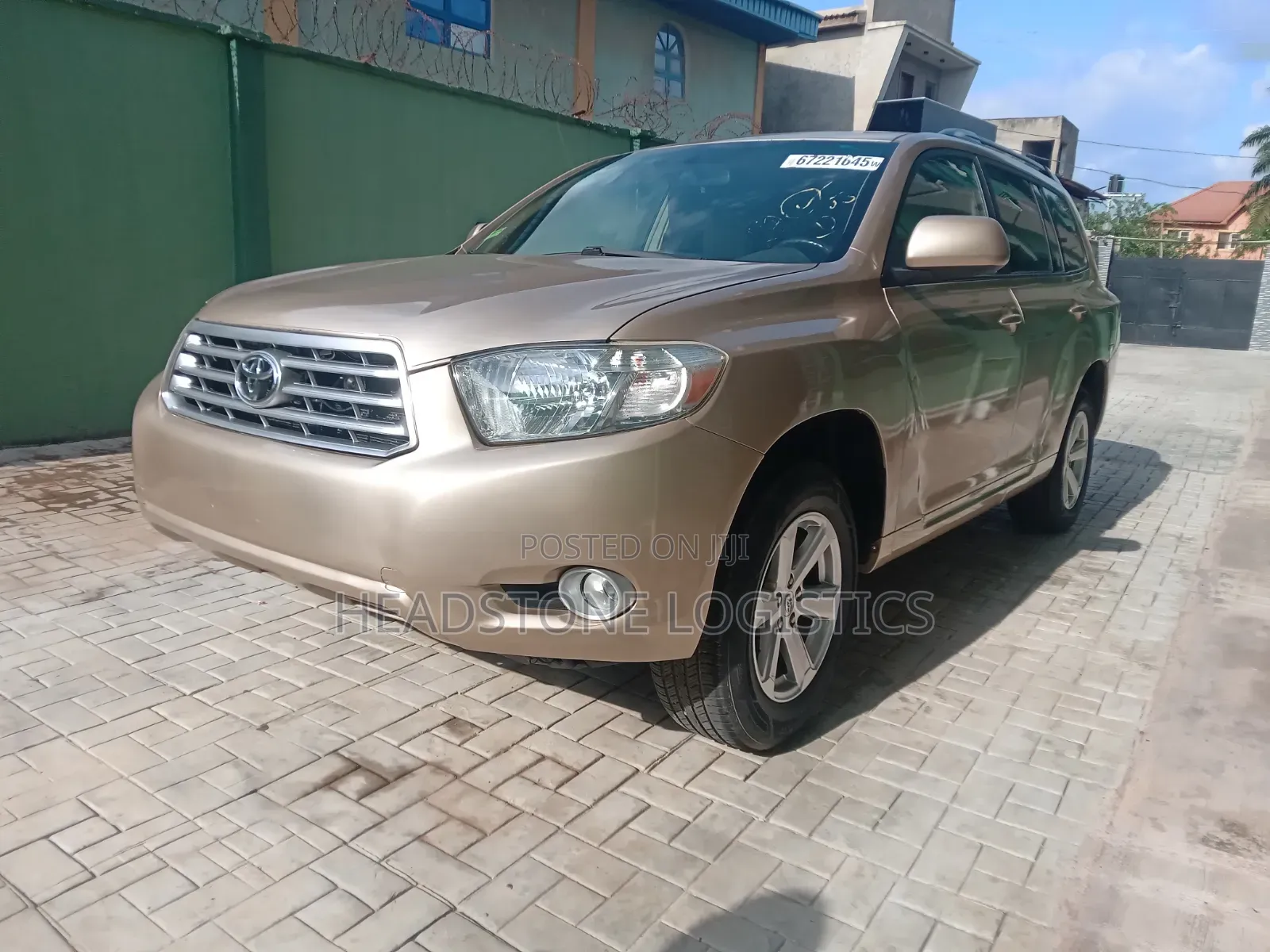 Toyota Highlander Base 2010 Gold