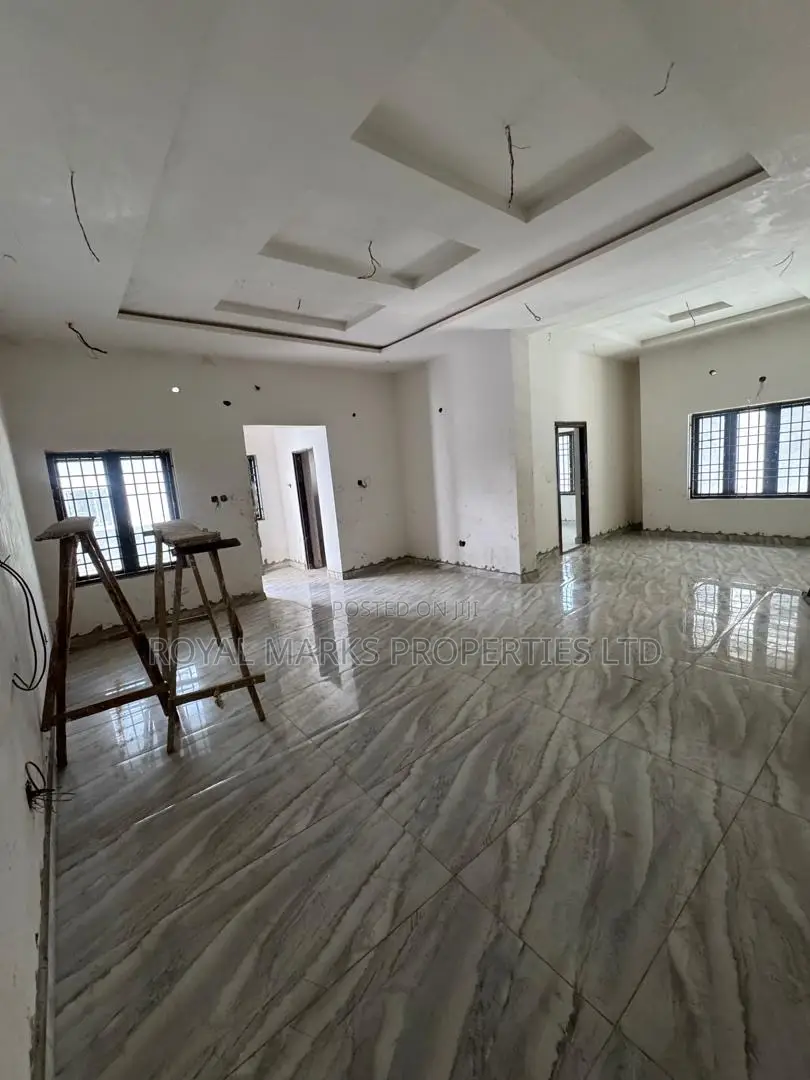 5bdrm Duplex in Ochacho, Life Camp for sale