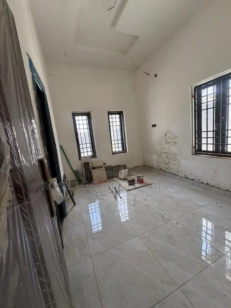 5bdrm Duplex in Ochacho, Life Camp for sale