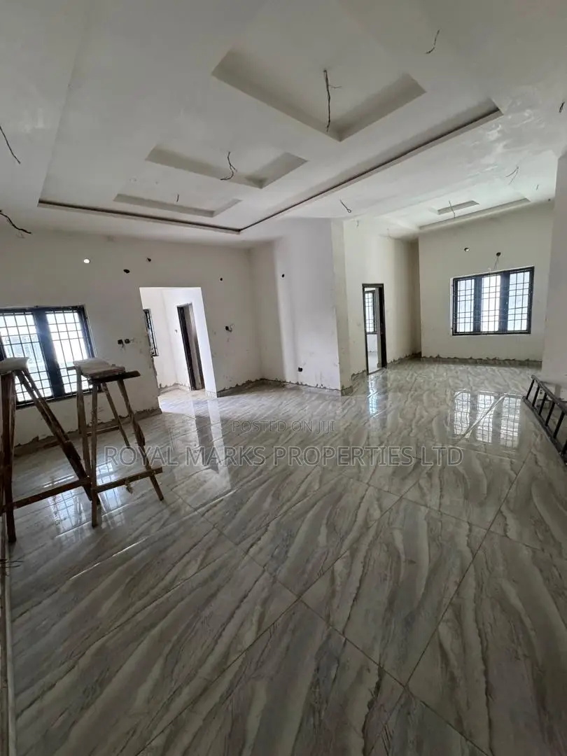5bdrm Duplex in Ochacho, Life Camp for sale