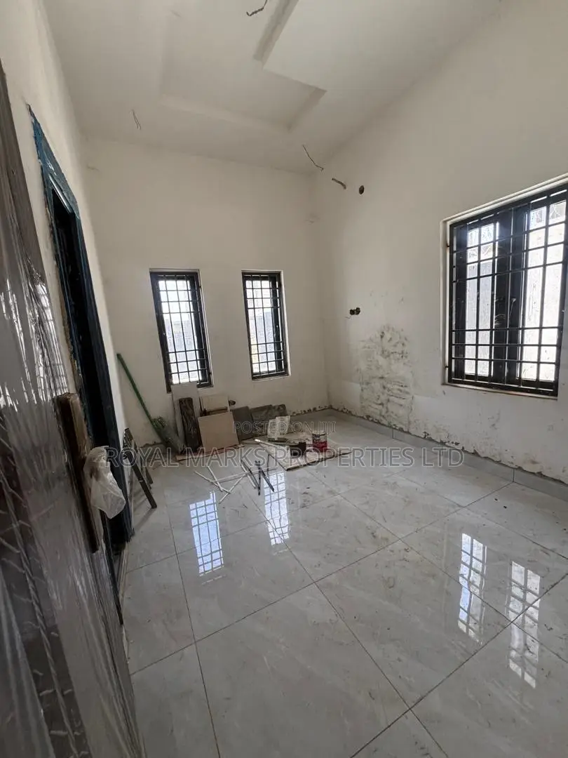5bdrm Duplex in Ochacho, Life Camp for sale