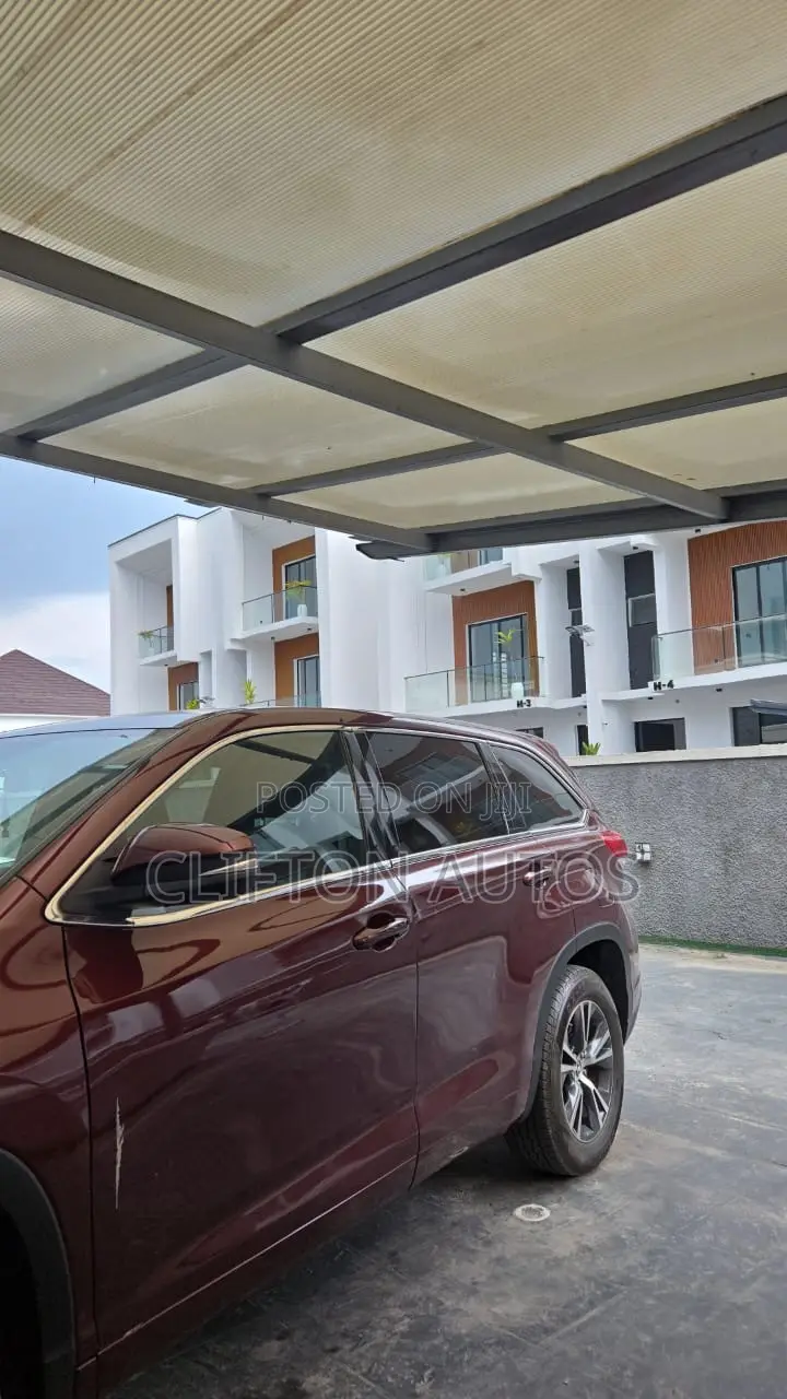 Toyota Highlander LE 4x2 (2.7L 4cyl 6A) 2018 Maroon