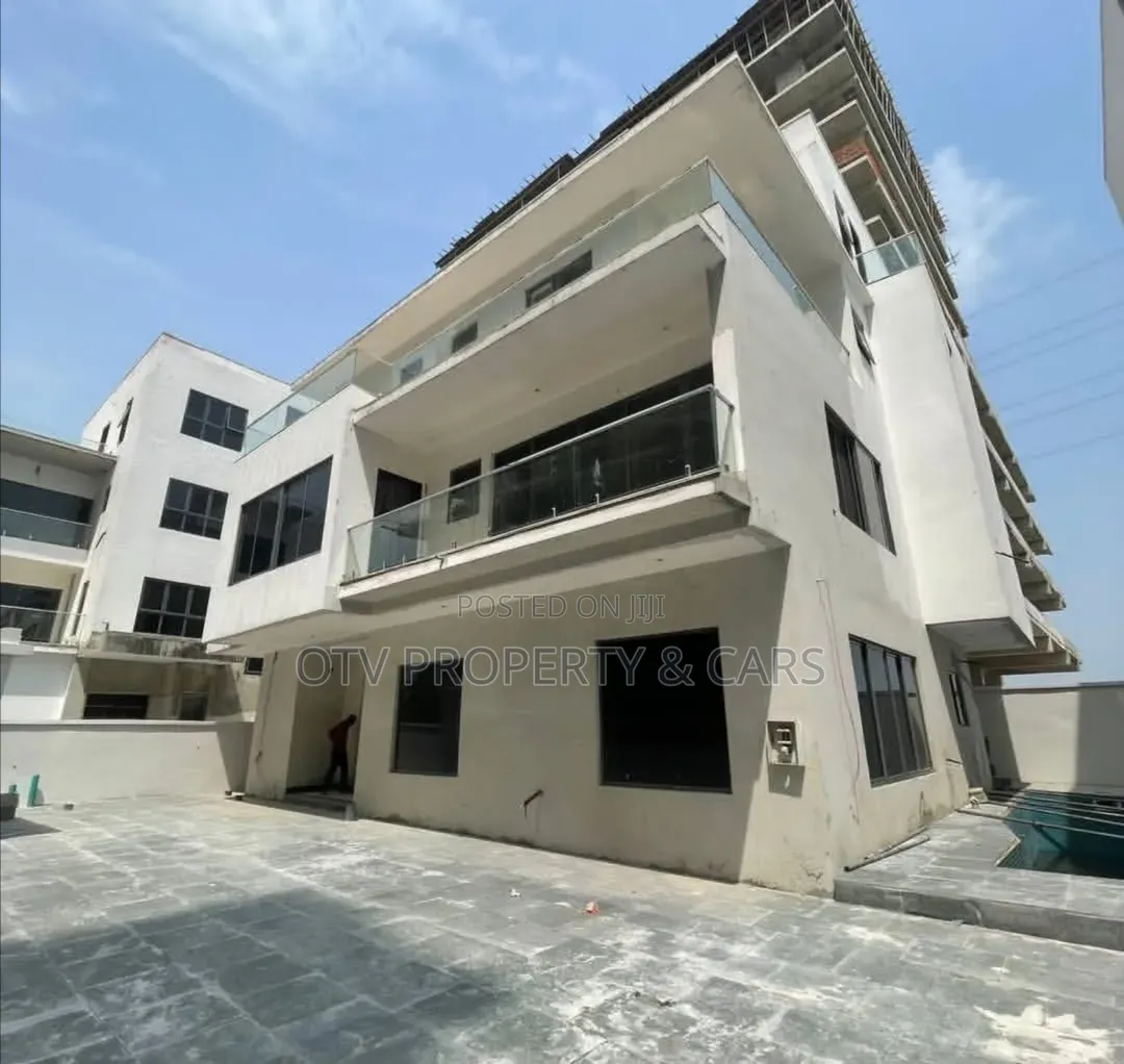 5bdrm Duplex in Banana Island for sale