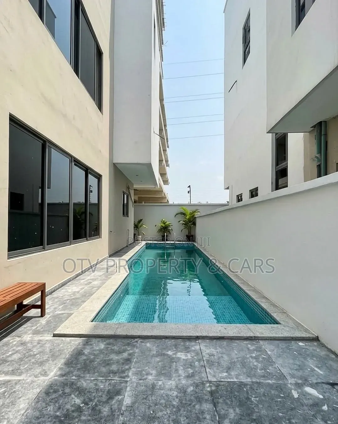 5bdrm Duplex in Banana Island for sale