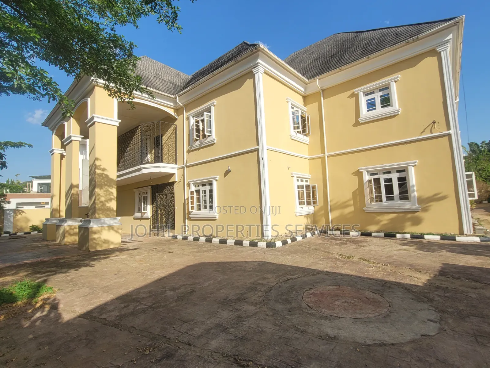 8bdrm Duplex in Guzape District for rent