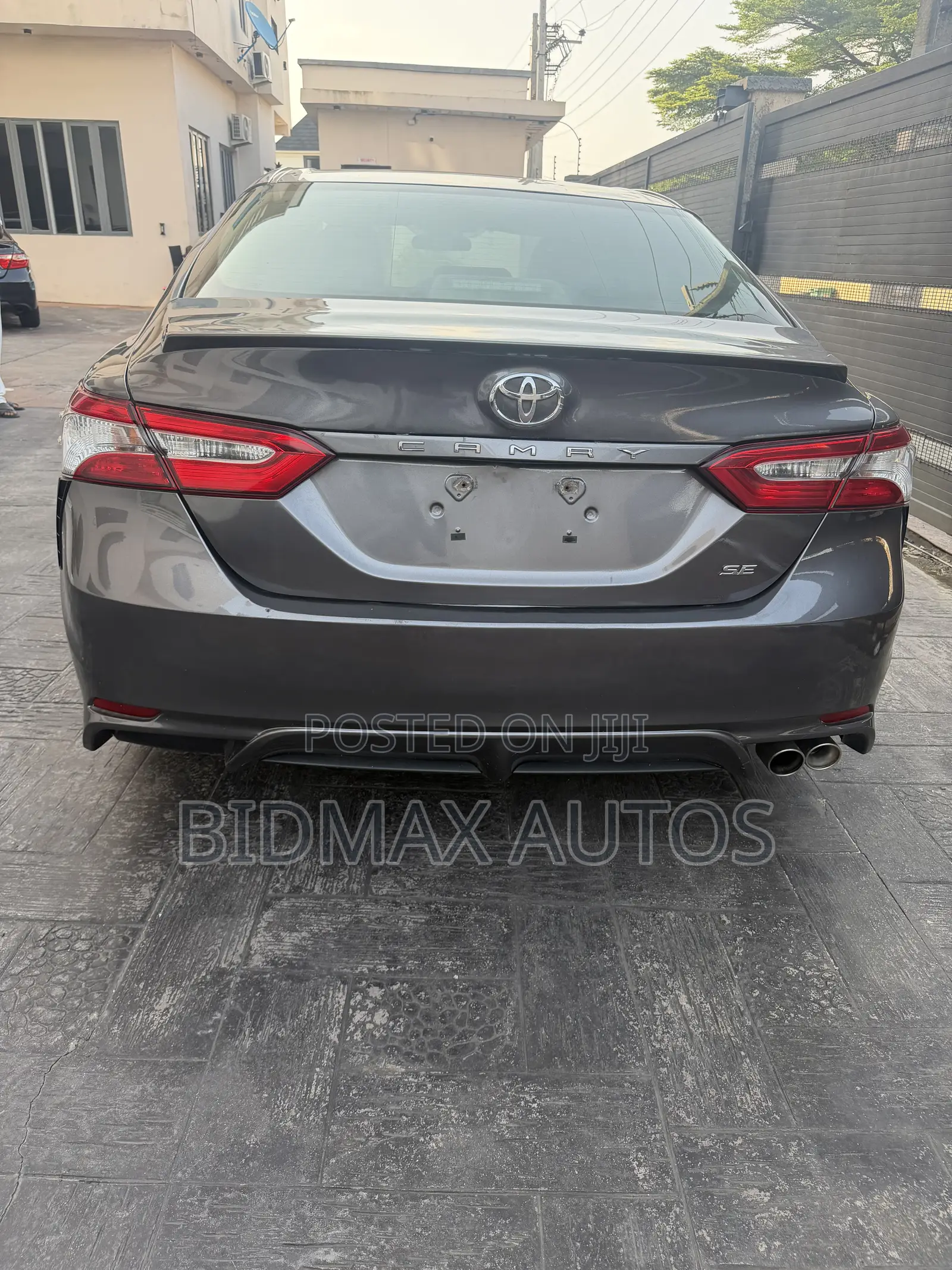 Toyota Camry SE FWD 2020 Gray