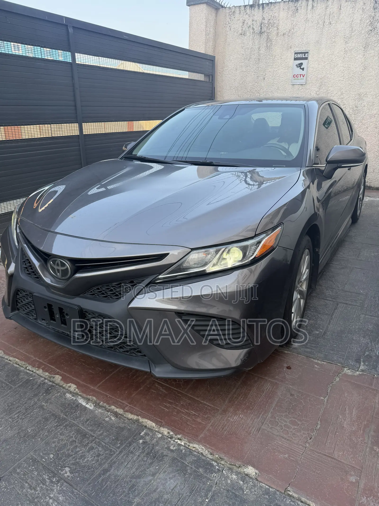Toyota Camry SE FWD 2020 Gray