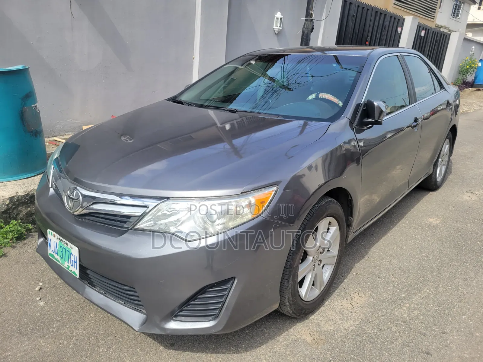 Toyota Camry LE 4dr Sedan (2.5L 4cyl 6A) 2012 Gray