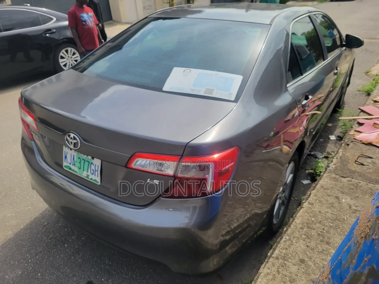 Toyota Camry LE 4dr Sedan (2.5L 4cyl 6A) 2012 Gray