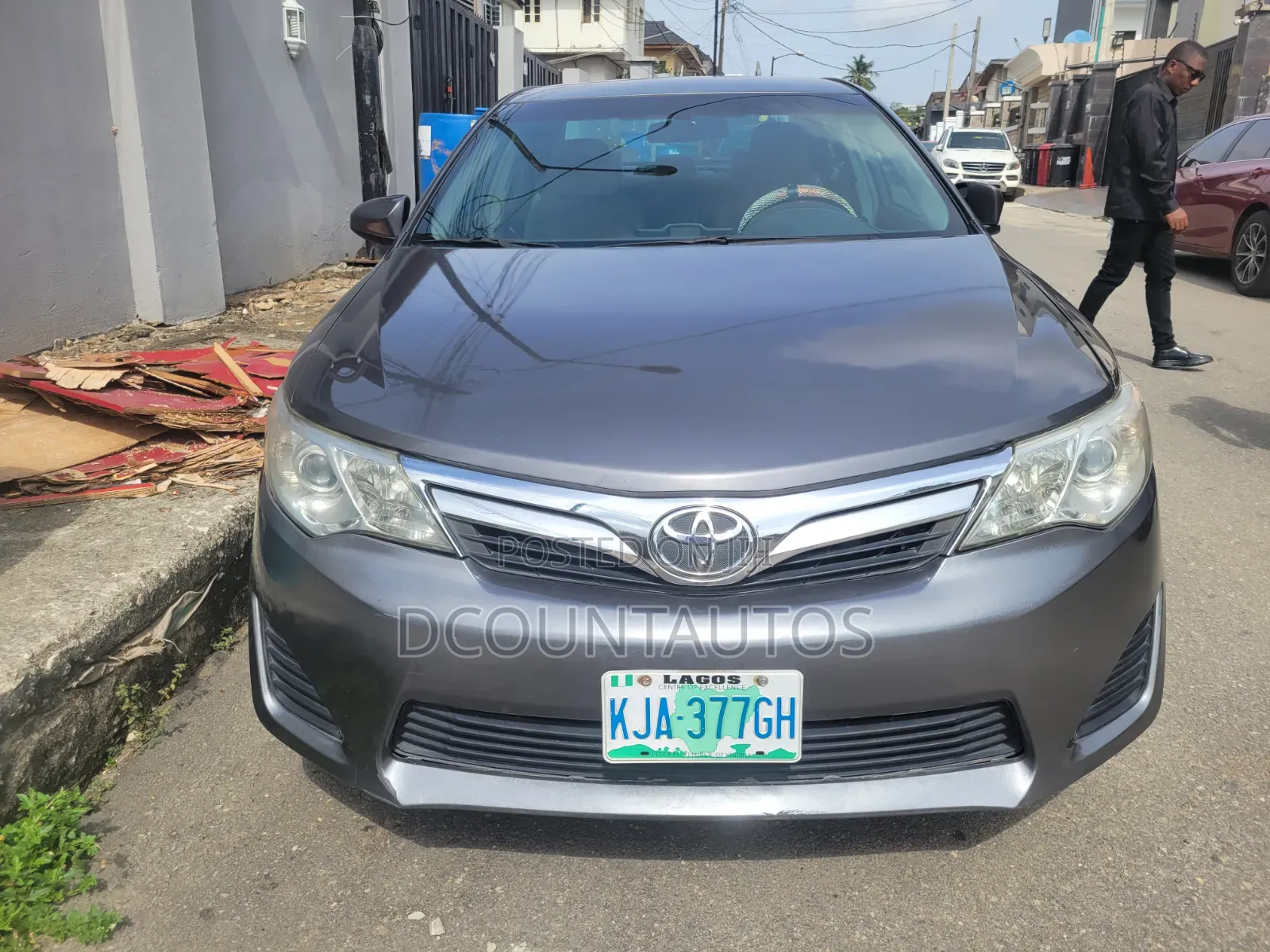 Toyota Camry LE 4dr Sedan (2.5L 4cyl 6A) 2012 Gray