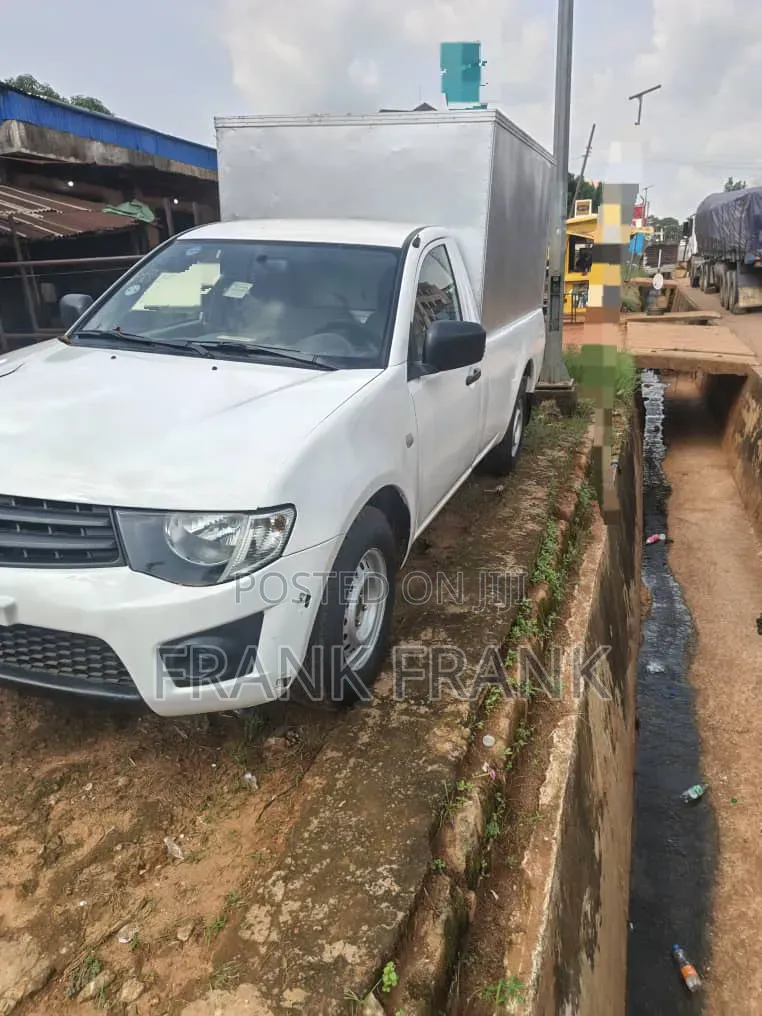 Mitsubishi L200 2006 White