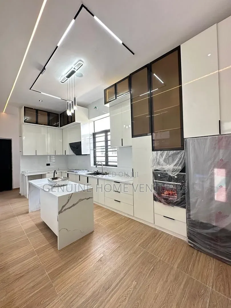 5bdrm Duplex in Vgc, Ikota for sale