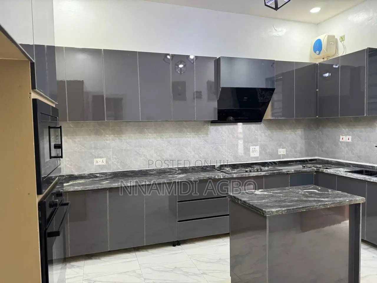 5bdrm Duplex in Chevron for rent