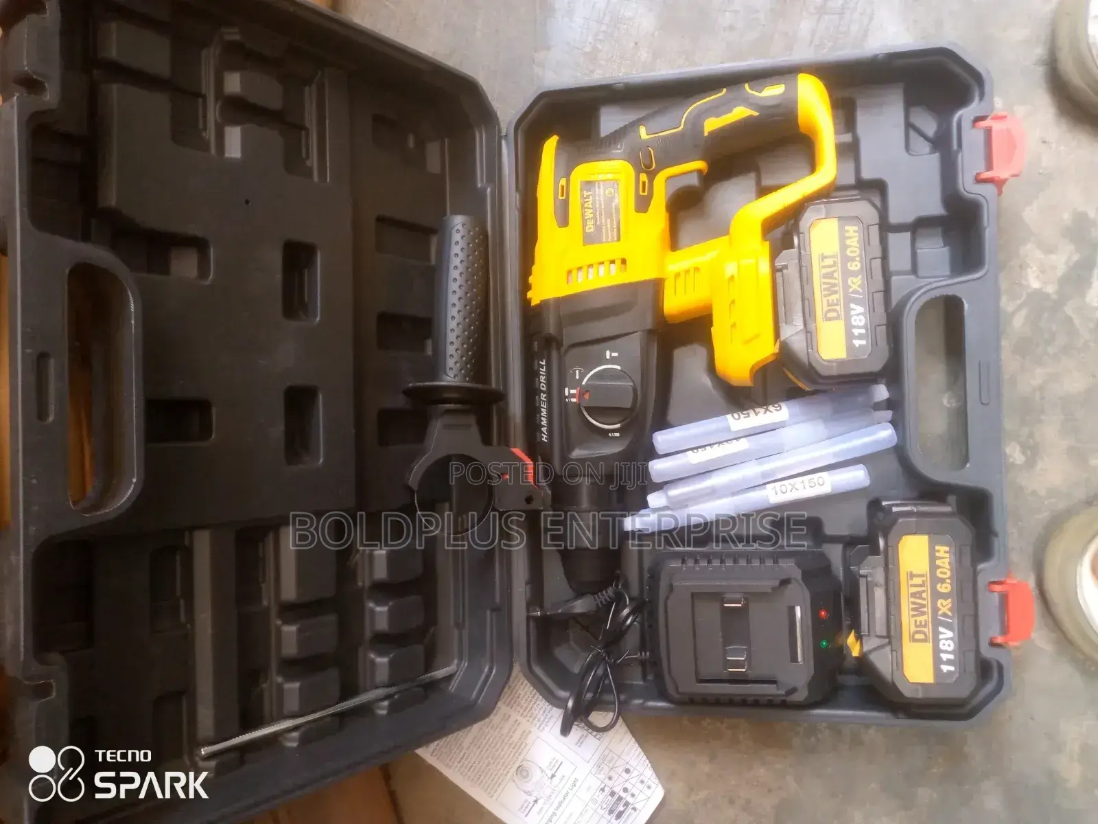 118 Volt Dewalt Heavy Duty Rechargable Rotary Hammer Machine