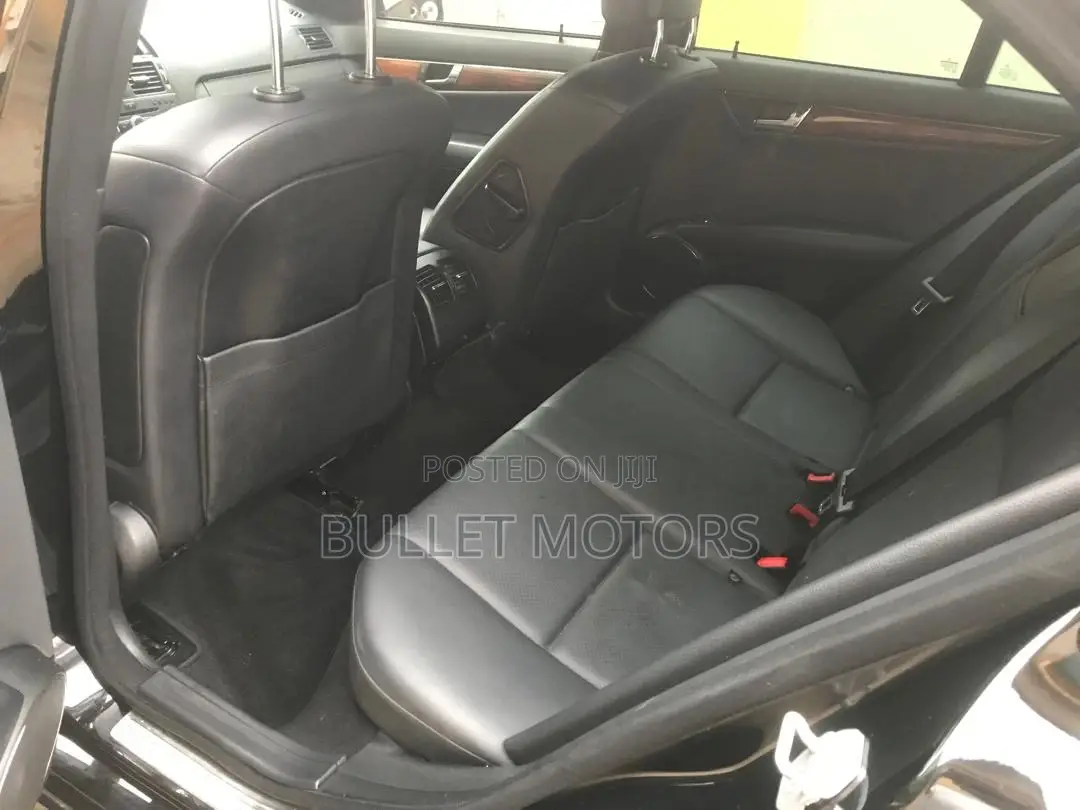 Mercedes-Benz C300 Luxury 4Matic Sedan AWD (3.0L 6cyl 7A) 2011 Black