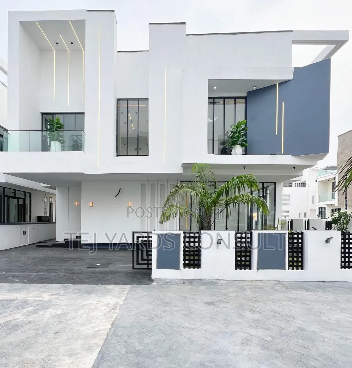 5bdrm Duplex in Chevron for sale
