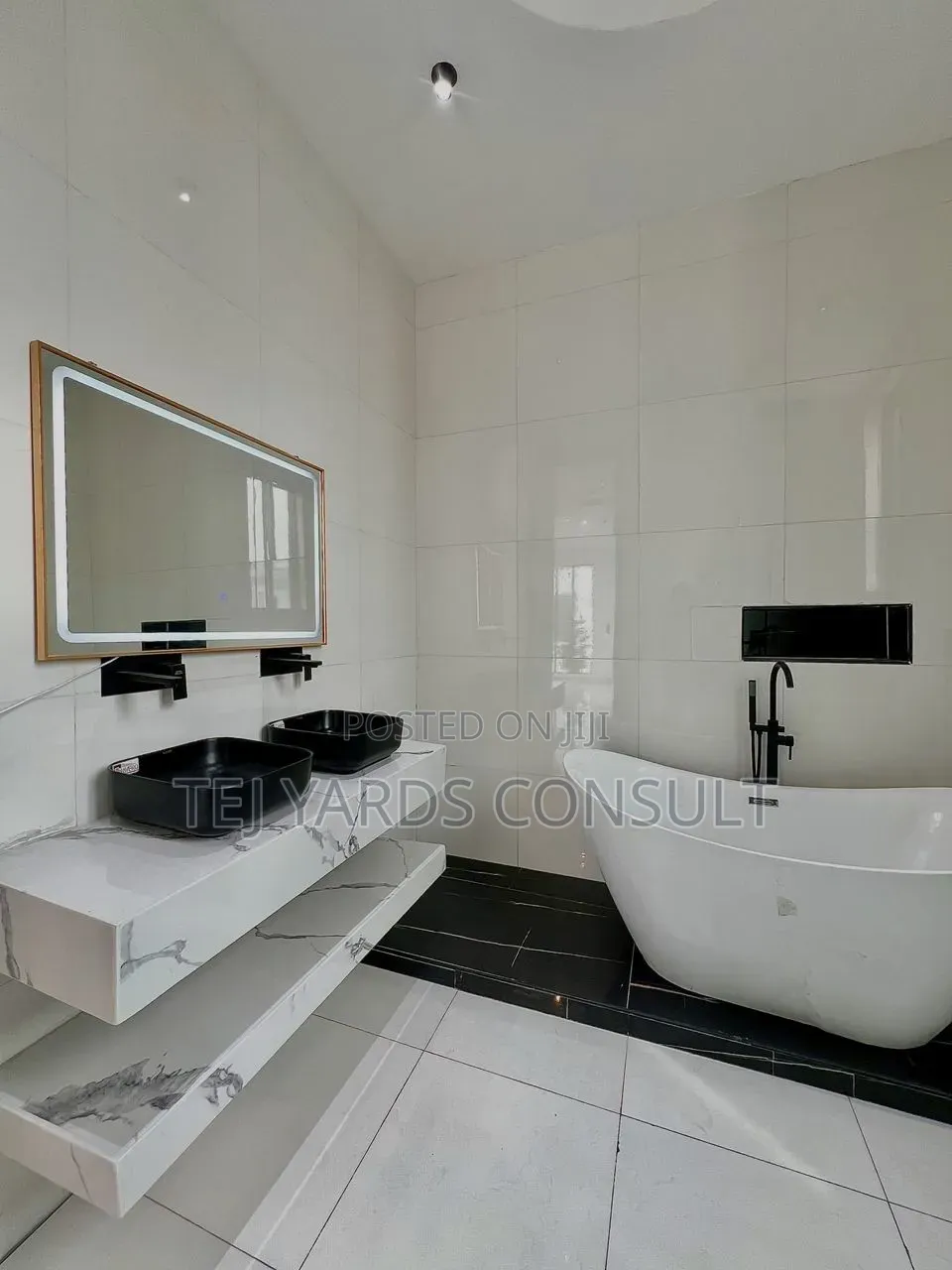 5bdrm Duplex in Chevron for sale