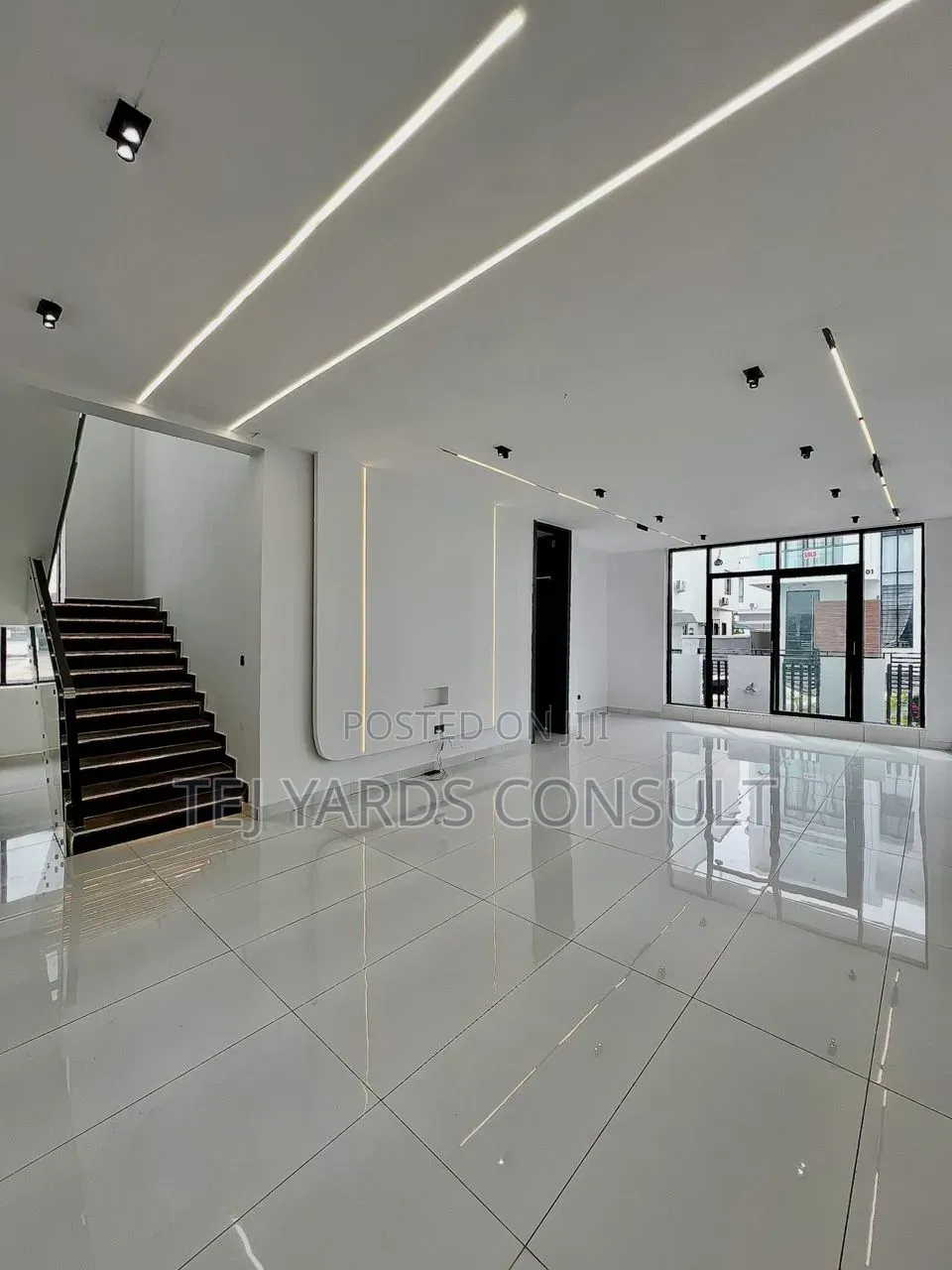5bdrm Duplex in Chevron for sale