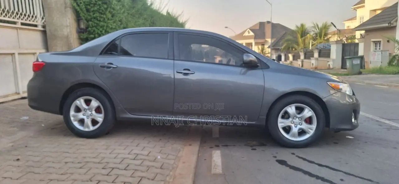 Toyota Corolla LE 4dr Sedan (1.8L 4cyl 4A) 2010 Gray