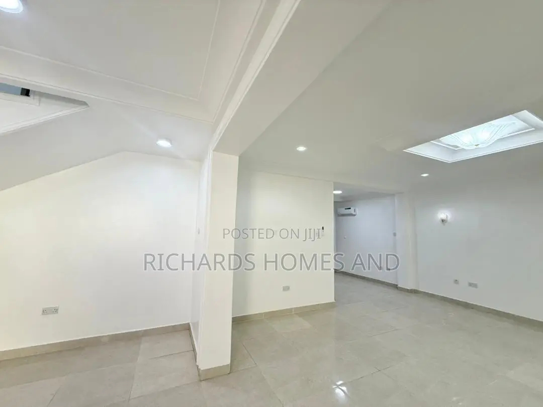 5bdrm Duplex in Banana Island for rent