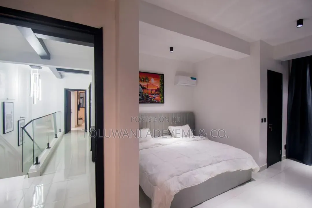 Furnished 3bdrm Maisonette in Lekki Phase 1 for rent