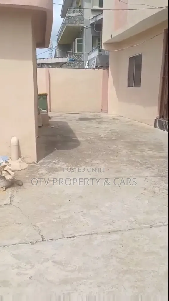 12bdrm House in Lawanson for sale