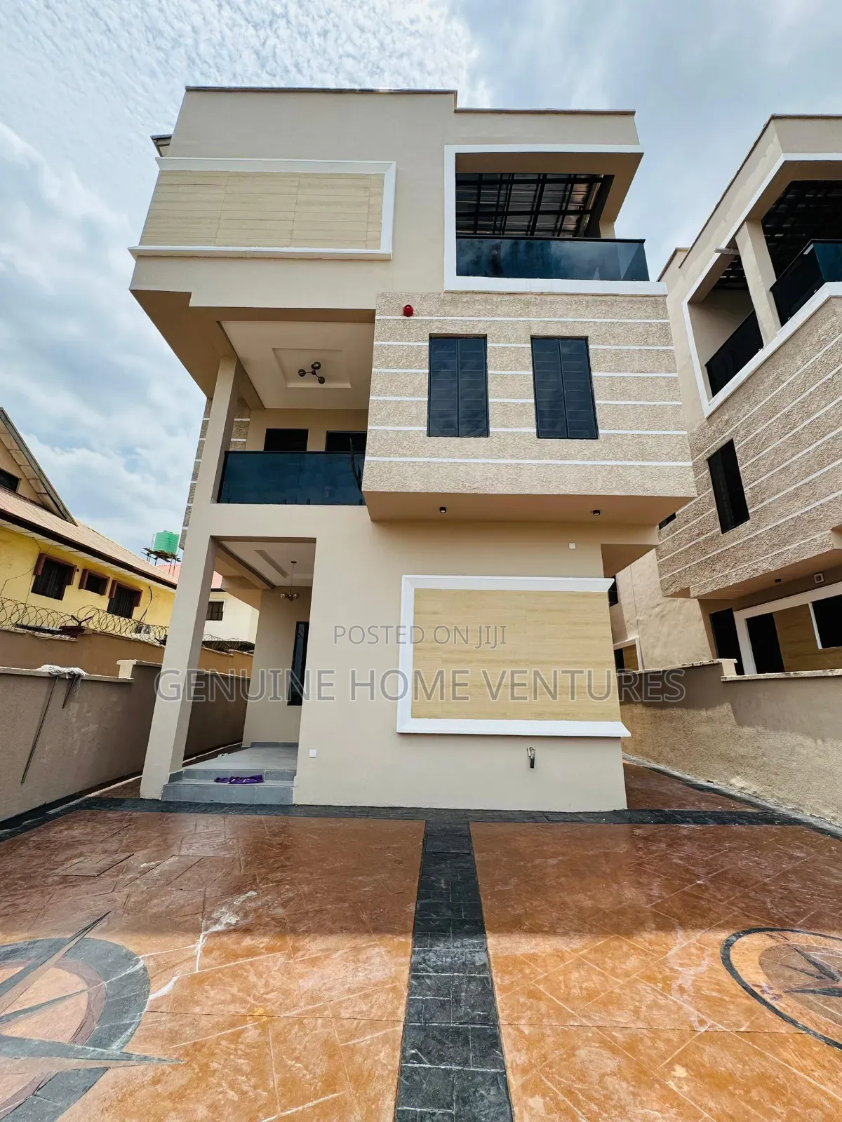 5bdrm Duplex in Omole Estate Ikeja for sale
