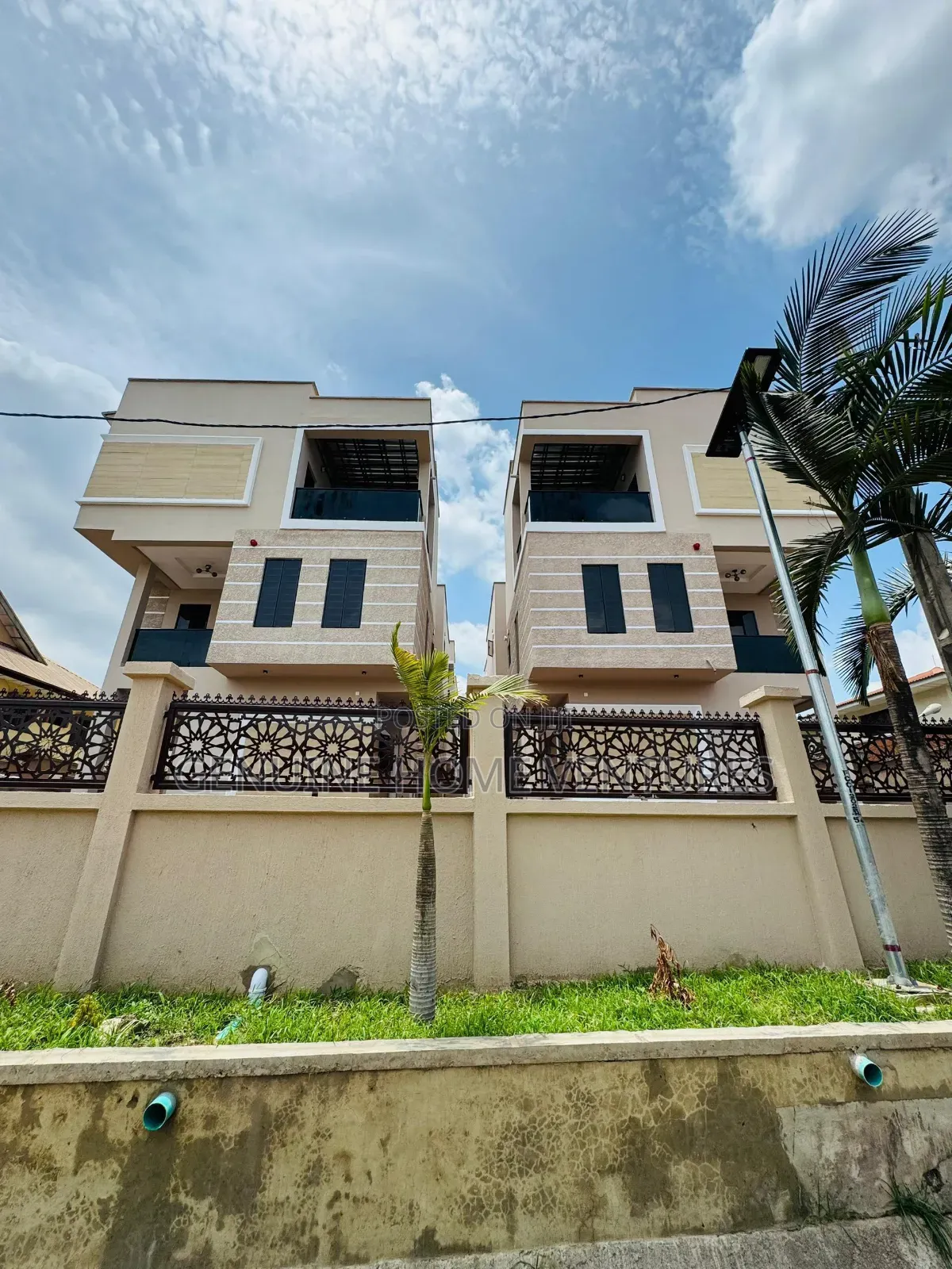 5bdrm Duplex in Omole Estate Ikeja for sale