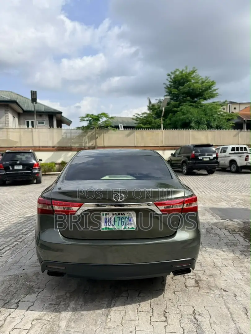 Toyota Avalon Limited 4dr Sedan (3.5L 6cyl 6A) 2014 Gray