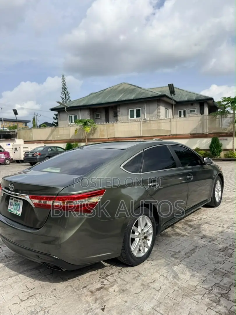 Toyota Avalon Limited 4dr Sedan (3.5L 6cyl 6A) 2014 Gray